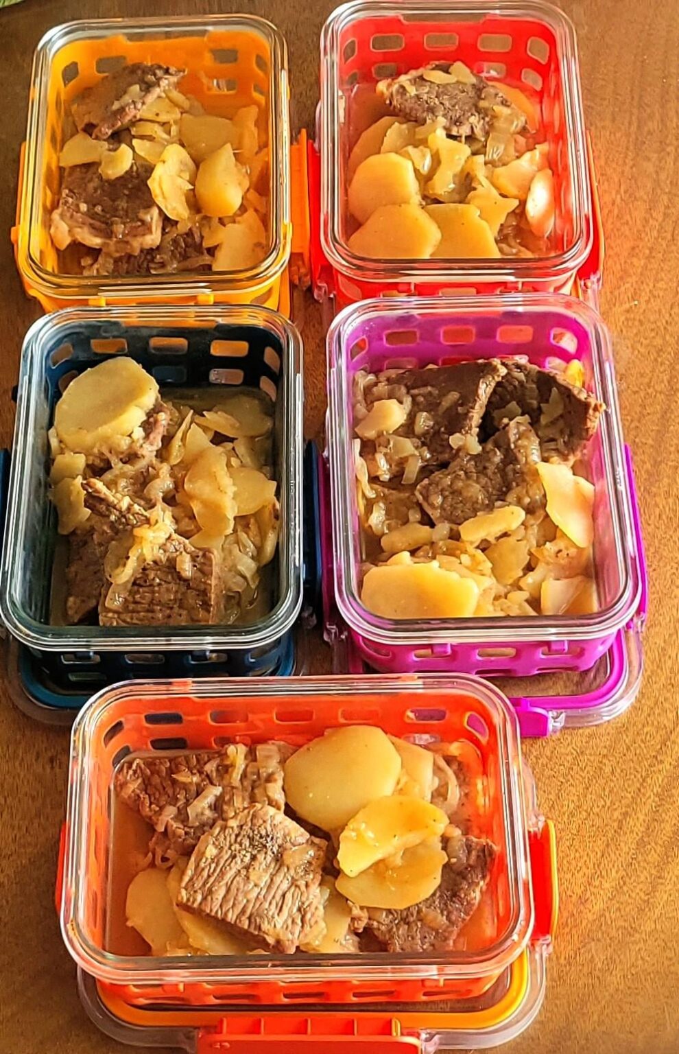 私は昼食を使って世界中の食べ物を探索しています。今週、私はメリミーズピーヴィで刺しました。