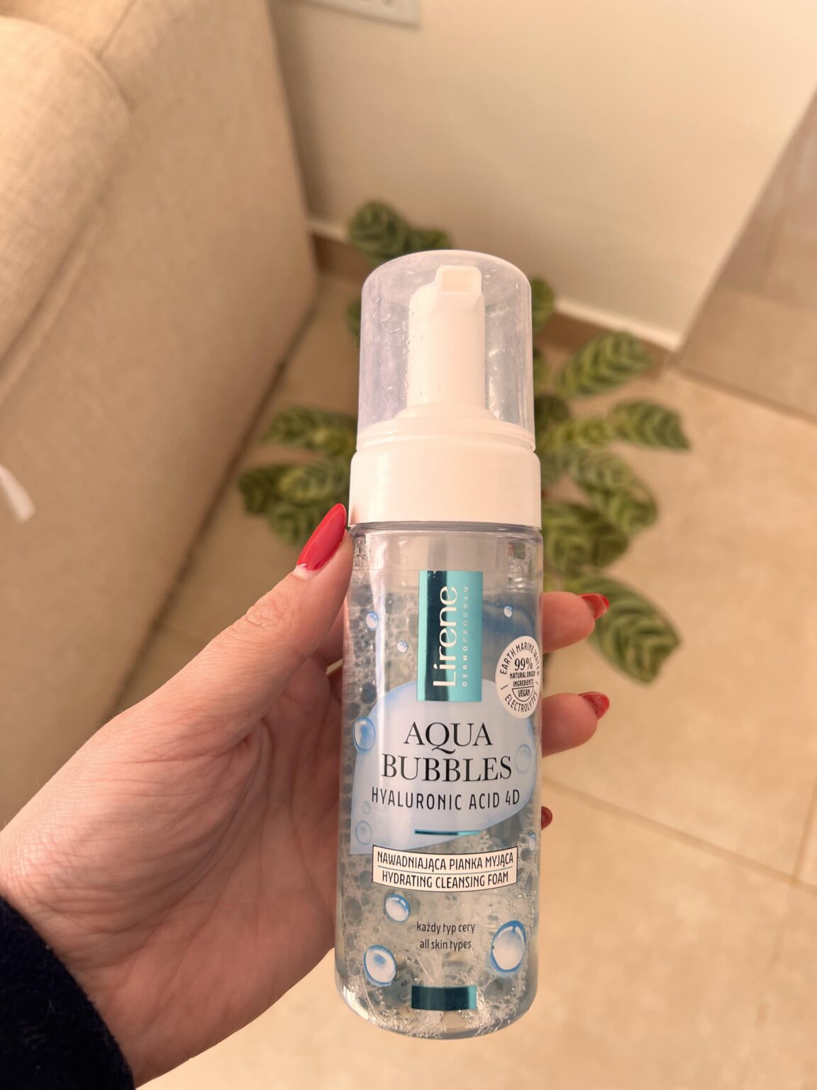 Lirene Aqua Bubbles Hyaluronic Acid 4eクレンジングフォームを吸う - どこで購入しますか？