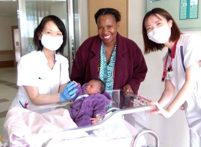 病院では、英語ができる助産師が助けてくれたと言います＝ウペンドさん提供