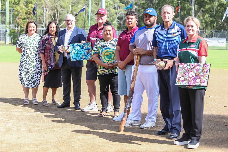 WBSC President Riccardo Fraccari, Softball Australia CEO Sarah Loh and Redlands Mayor Jos Mitchell with Redlands Softball Club members