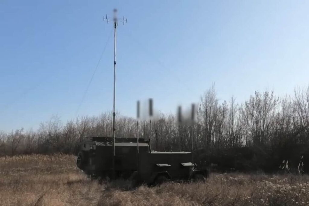 ウクライナ国境警備員は、FPVを使用してR-330 Zhitel EWシステムを破壊します