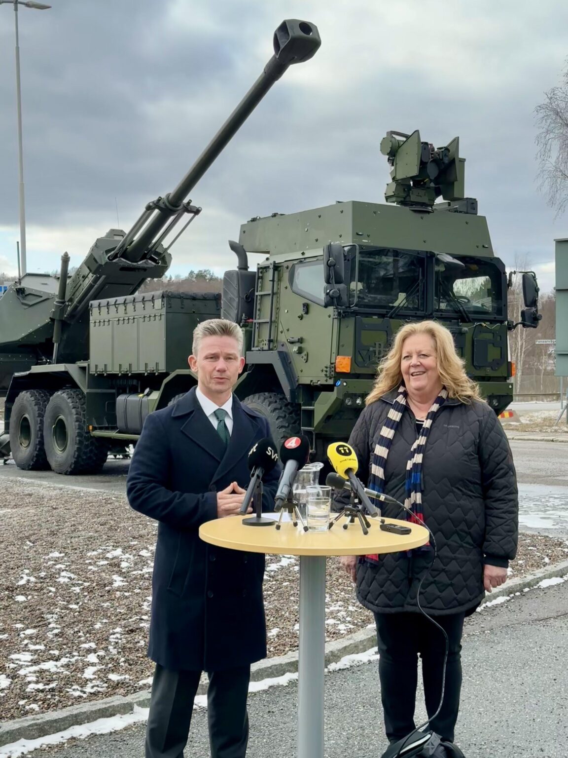 「スウェーデンは本日、パッケージ18を介してウクライナに約3億米ドルの砲兵パッケージを提示することができます。スウェーデンは、18の追加の射手砲システムと5アーサー（砲兵狩猟レーダー）システムをウクライナに調達して寄付します。」 2025年3月13日