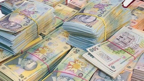 州の債務は記録的なレベルに達しました。 5年間で、ルーマニアを率いた政府は、公的債務の負担を5914億レイで増やしました