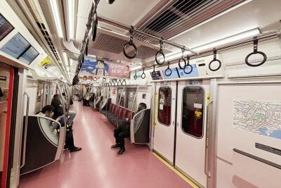 ある台湾のネットユーザーが台湾のネット掲示板Dcardにこのほど「日本を旅行中、地下鉄に乗った際に台湾人観光客が座っている日本人に向かってわざとおならをするのを目撃した」という投稿をし、大きな話題を集めた。おならをされた日本人はその場で困惑した表情をしながら鼻を押さえる一方、おならをした台湾人男性は悪びれる様子もなく、同行していた女性に「おならしちゃった」と笑っていたという。