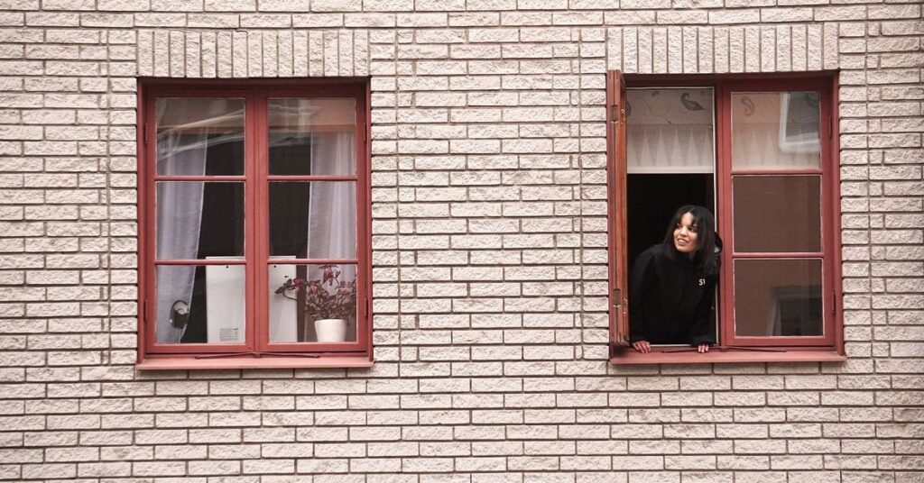 建築家は、ボーバーの新しい建物のルールを批判しています：「窓のない部屋を手に入れることができます」