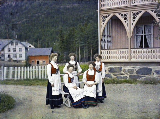 Adolf Mietheが撮影したノルウェーの最初のカラー写真。 1910年。