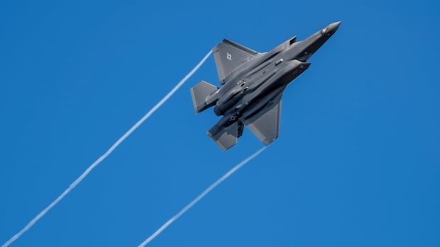 カナダはワシントンとの緊張の中でF-35の購入を再検討します、と大臣は言います