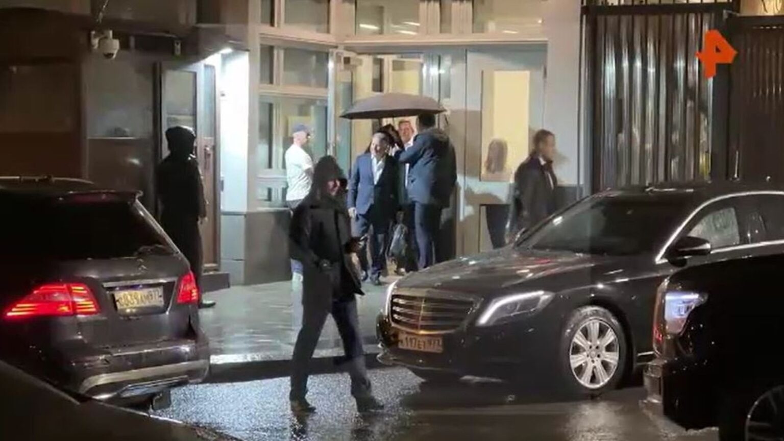 スカイニュース：トランプのフィクサーはプーチンに会うために8時間待つように作られました - それは古典的なパワープレイのように感じました