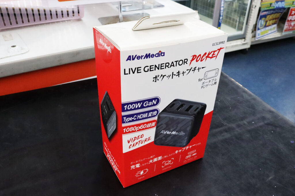 ASCII.jp：一見すると普通のUSB充電器だが……なんと4つの機能を併せ持つビデオキャプチャーデバイスだった！：パソコン工房 大阪日本橋店