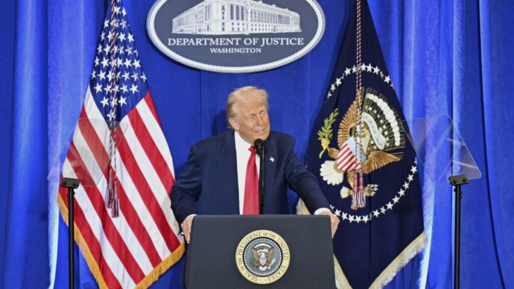 トランプは、ウクライナの戦争を24時間終わらせるという彼の誓いは「皮肉」だったと言います