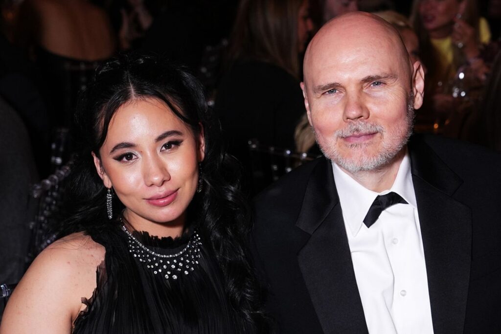 ビリー・コーガンは、彼が妻のクロエに会う前に家族を持つことで「かなりあきらめた」と言います：「1人の1人の」（排他的）