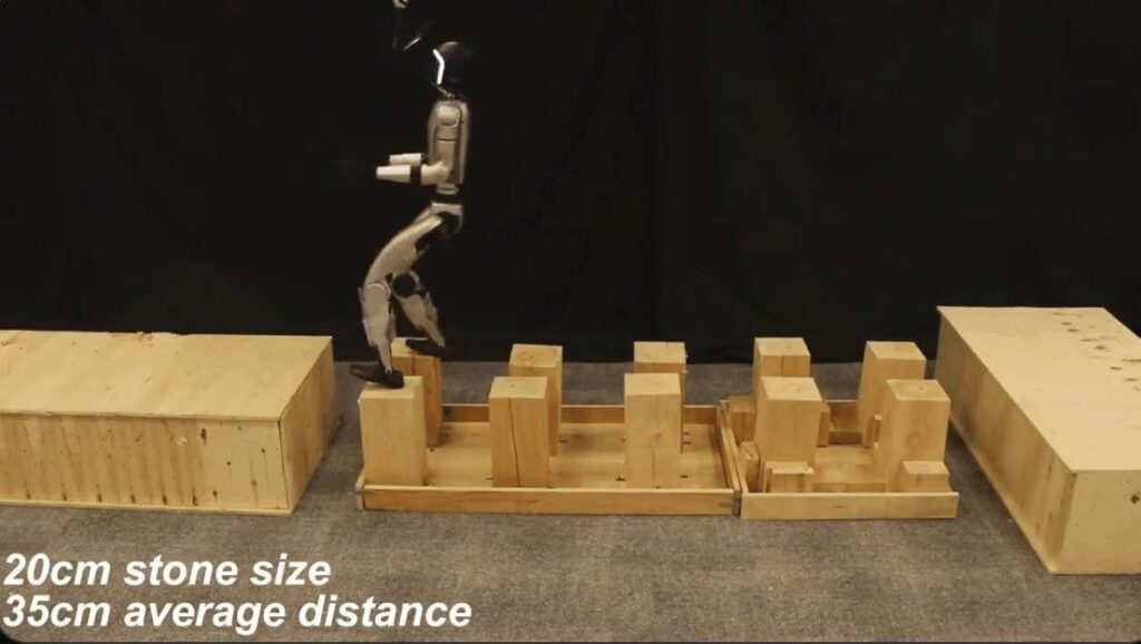 「少林寺ロボ」が話題⋯中国の人型ロボット「Unitree G1」、驚異のバランス感覚で複雑地形を克服 | 36Kr Japan