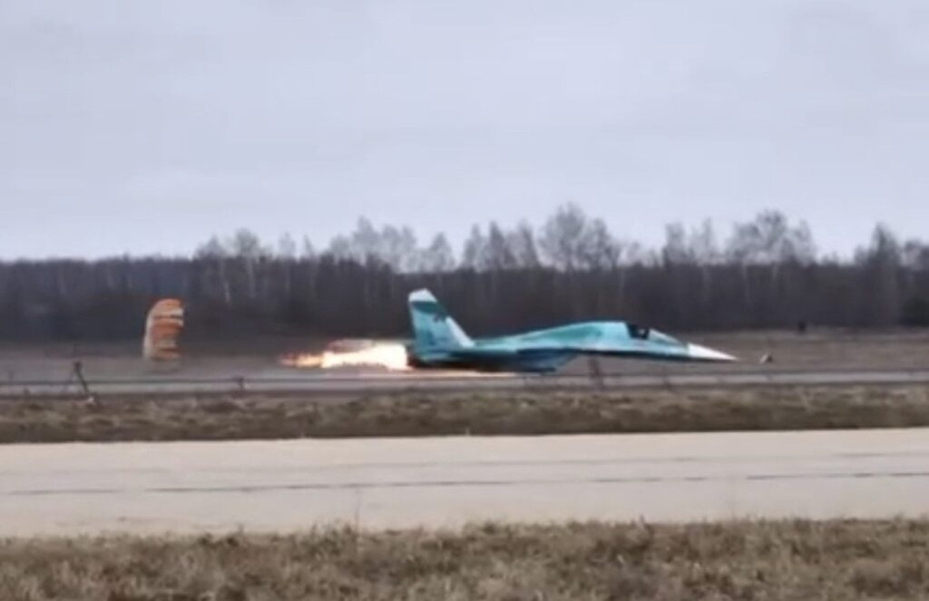 ロシアでは、失敗したSU-34ランディングは飛行機を委員会から外します