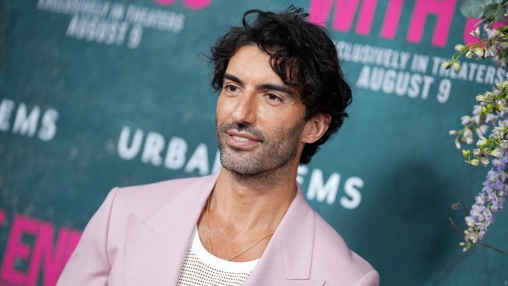 ジャスティン・バルドーニは元広報担当者のステファニー・ジョーンズを訴え、ブレイク・ライブリーとの法的戦いを引き起こした「悪意を持って」漏れたテキストを主張した