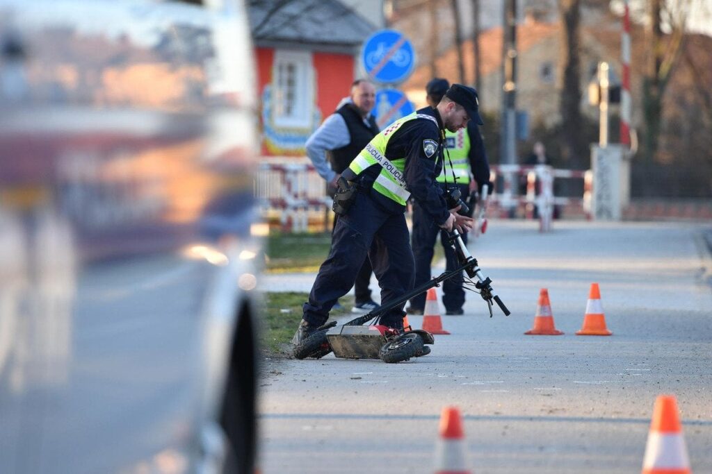 酔ったヴァンはロモビルで少年（14）を刈りました