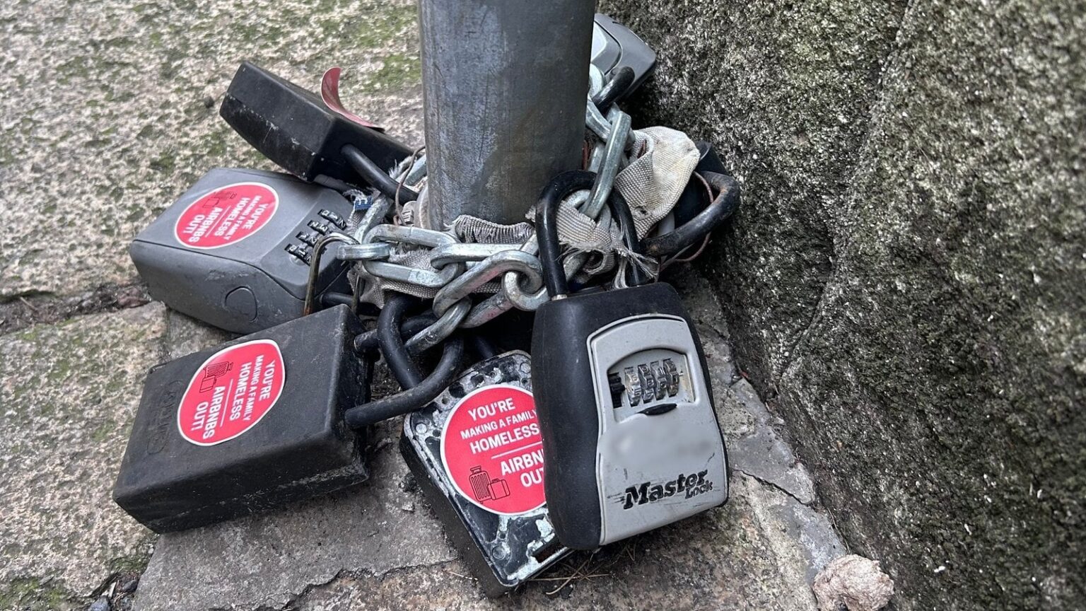 RTéNews：ダブリンで安全リスクをめぐるロックボックスが削除される