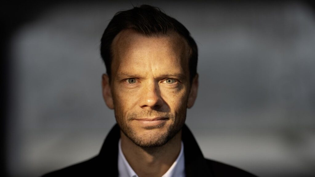法務大臣 [Peter Hummelgaard (S)] 政治家に対する嫌がらせを止めるために3つのイニシアチブを放映します [1. Hotline til politiet, 2. Udvidet beskyttelse af pårørende, 3. Øgede digital tilstedeværelse]