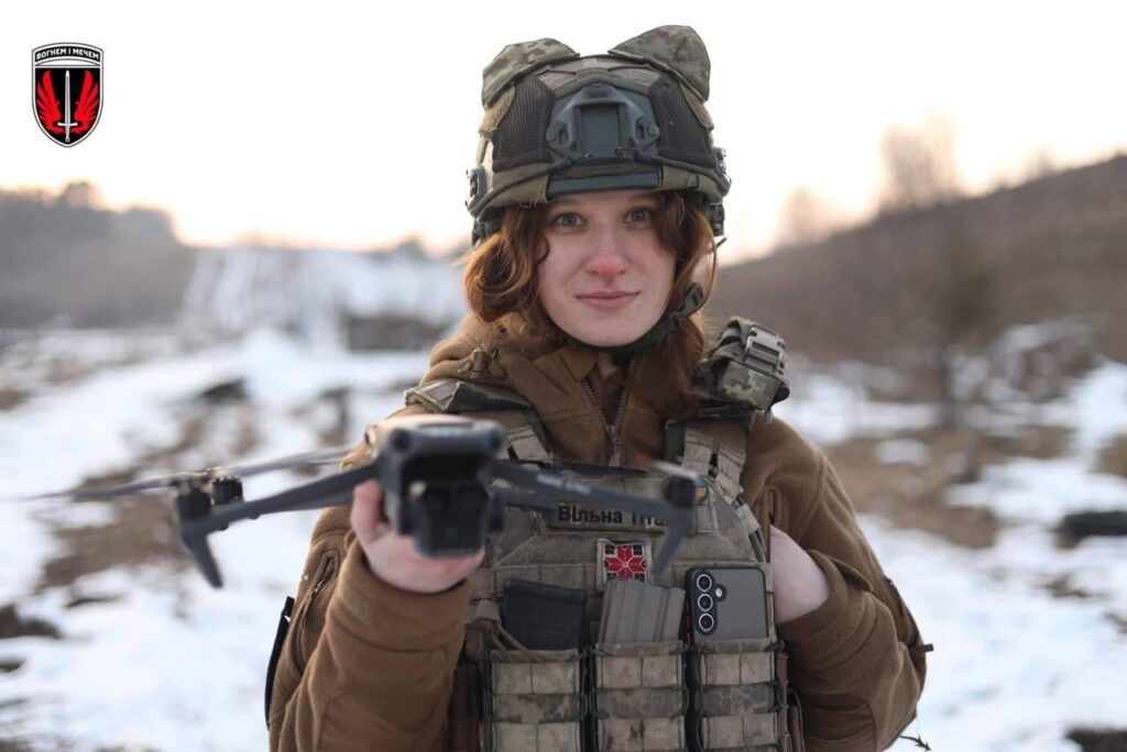 兵士とドローンのオペレーター - 彼女はウクライナ軍の第67代の機械化旅団の出身です。
