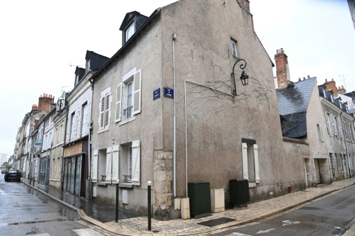 France arrests young man for suspected attack on rabbi