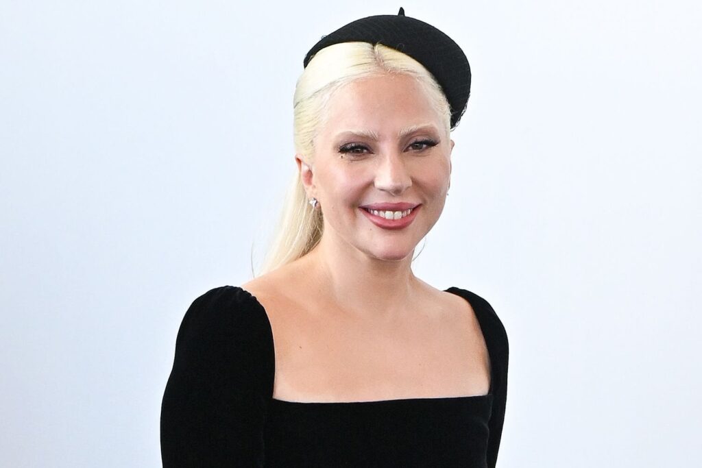 レディー・ガガは、彼女が自分の未来について明らかにしているので、「本当に」母親になりたいと言います：「最大のビジョン」