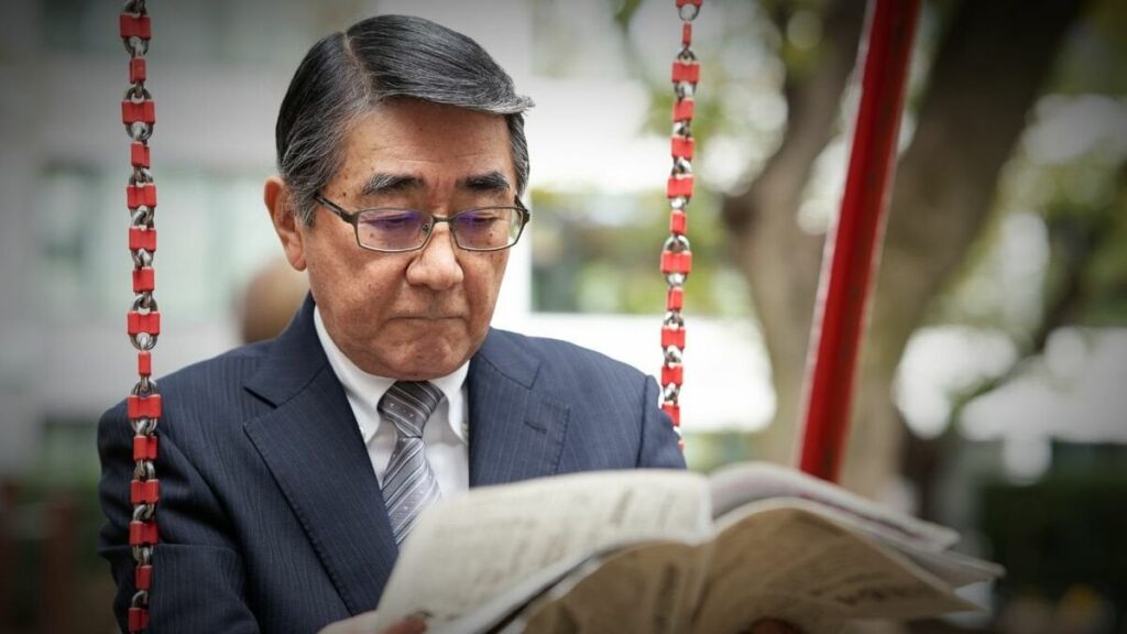 風呂も入れない…「年金月6万円」失業中の78歳男性、真っ暗闇の部屋で賞味期限ギリギリのコンビニ弁当を食らう「貧困老後の現実」