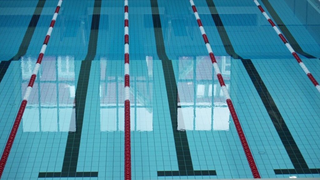 男性は市営サウナを使用してセックスをして自慰行為をします：「それはとても安全ではありません」 [Frederiksberg Svømmehal]