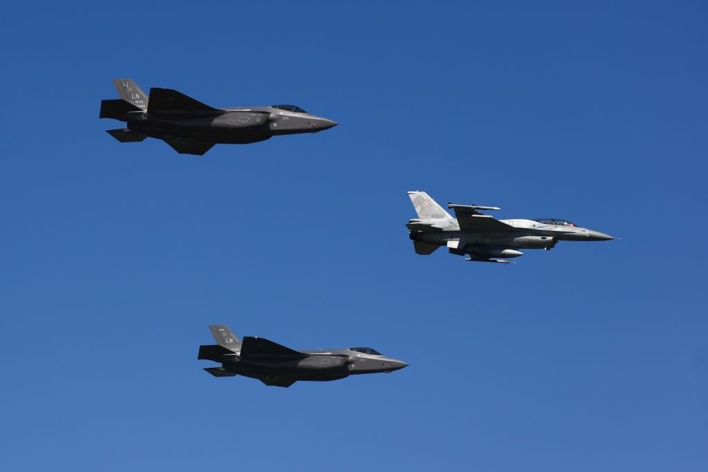 Zelenskyは、F-16 Jetsのウクライナへの新たな到着を確認しています
