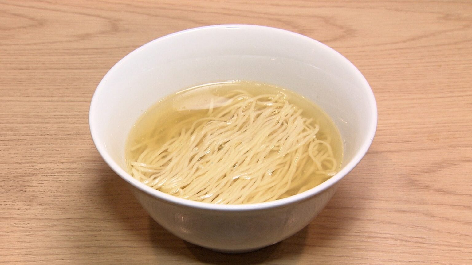 【貧しさ】「具なしラーメン」人気じわり“1000円の壁”に救世主…新たな選択肢に注文増 ローソンのカップ麺も売り上げ上々（FNNプライムオンライン）