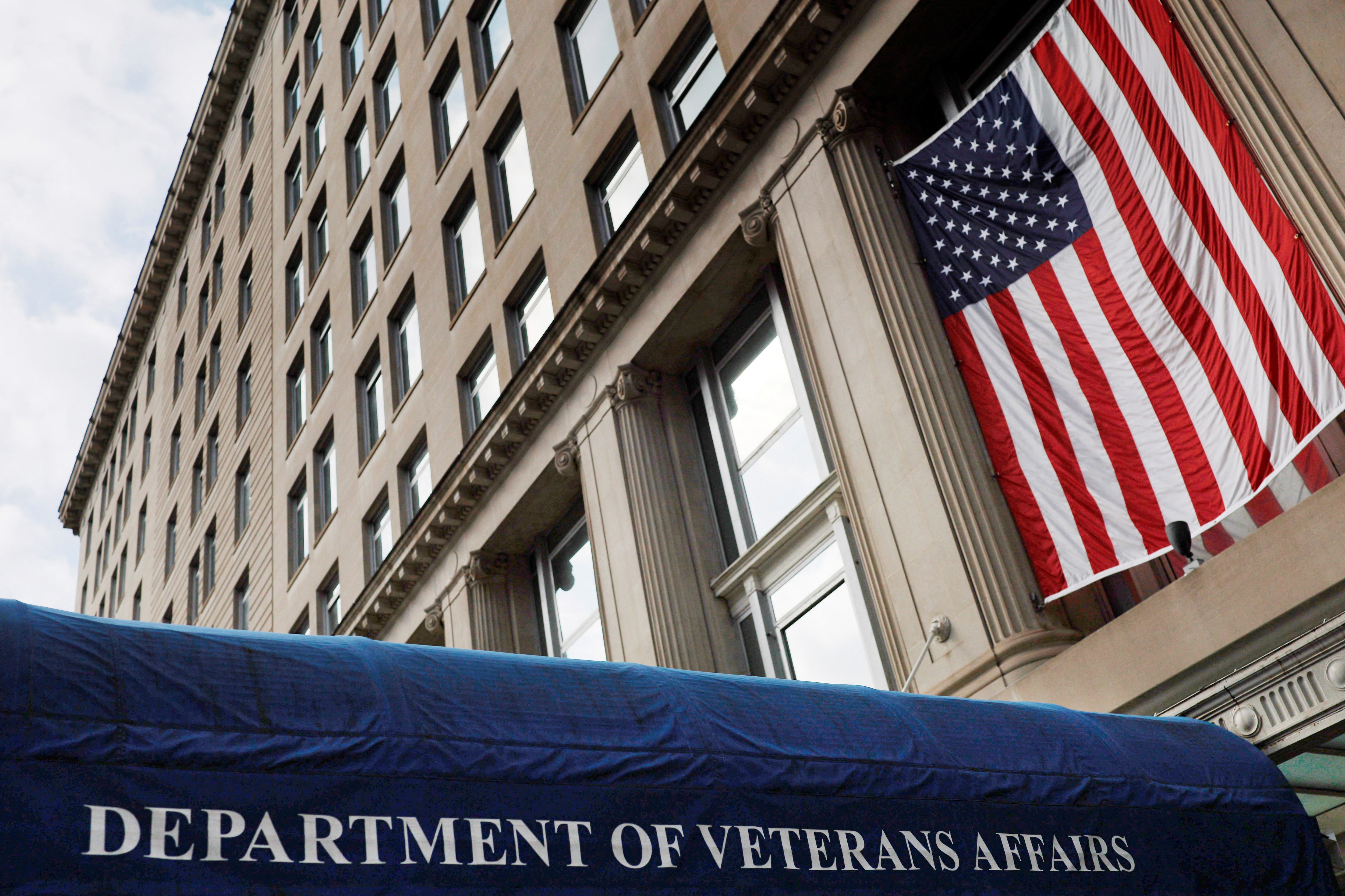 トランプ米政権、退役軍人省で8万人削減計画　民主党反発