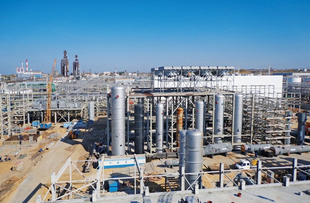 ドローンはサマラ地域のオイル製油所を攻撃します