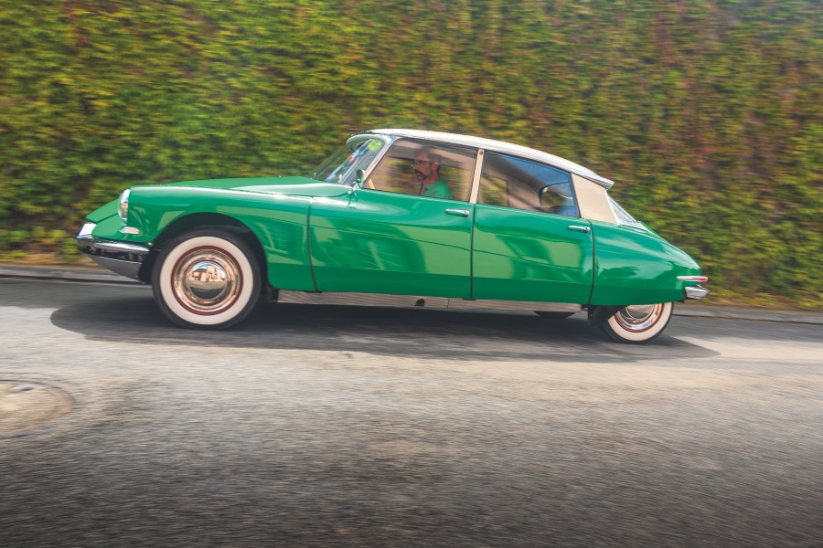 シトロエンDS19は高級車だったが、ロールス・ロイスに匹敵するような価格帯ではなかった。