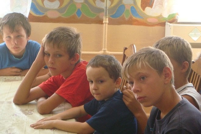 キエフは、ロシアがウクライナの160万人の子供を抱いていると非難している [either deported or forced to live under occupation] ICC調査中。