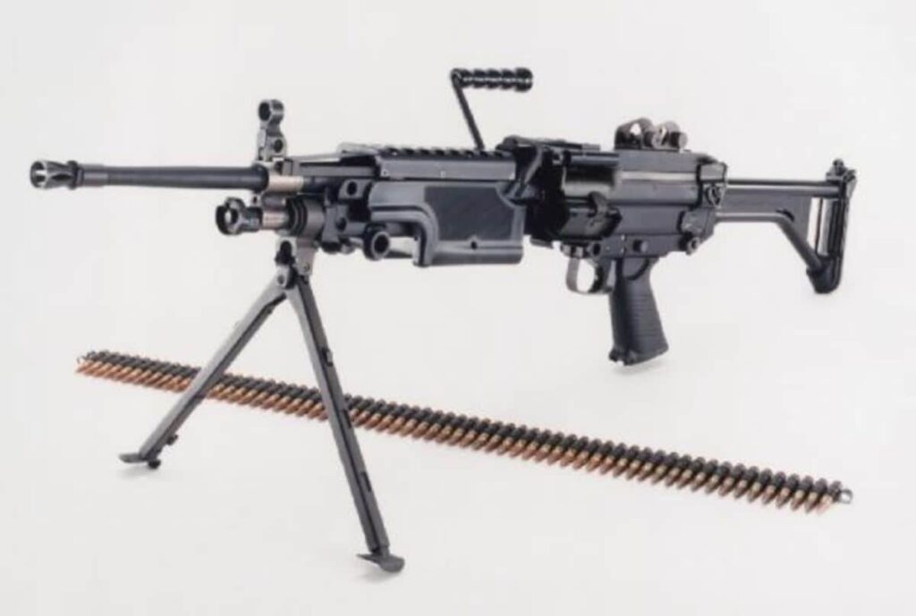 レンジャー訓練中に機関銃が１５メートル落下　地上にいた指導役の隊員の胸にあたる　41歳の2等陸曹が死亡