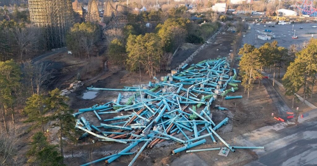 かつて世界で最も高いジェットコースターだったキングダカは、シックスフラッグスで破壊されましたグレートアドベンチャー