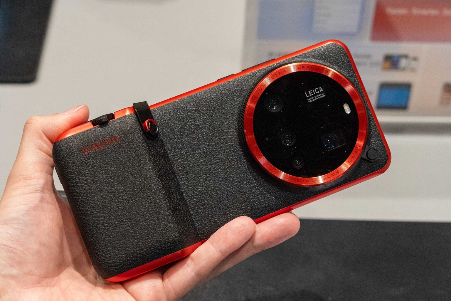 ライカ共同開発、2億画素望遠カメラ搭載スマホ「Xiaomi 15 Ultra」 - AV Watch