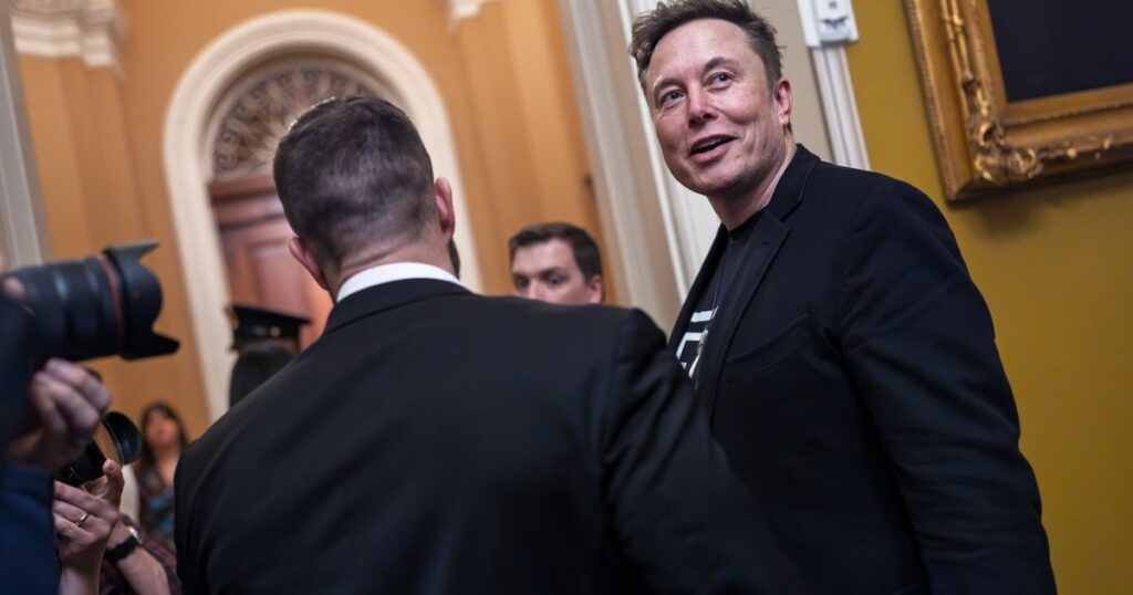 イーロン・マスクは、彼の疎遠な娘が話すのと同じ日にトランスフォビックの暴言を続ける