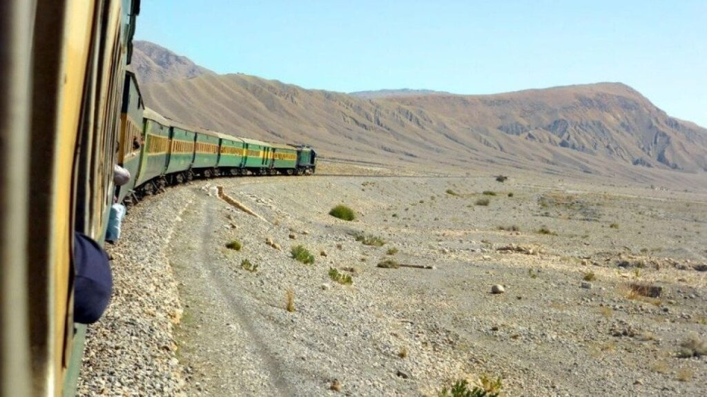武装勢力が列車乗っ取り、銃撃戦で１０人死亡　パキスタン南西部バルチスタン州　分離派「バルチスタン解放軍（ＢＬＡ）」が襲撃について犯行声明