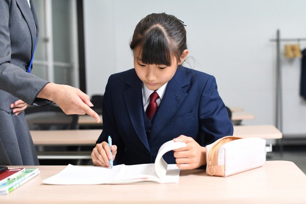 維新が胸を張る「高校の授業料無償化」に税金の無駄遣いの声…お膝元「大阪」で名門府立高が定員割れの衝撃 専門家は「教育が“弱肉強食”を加速させかねない」
