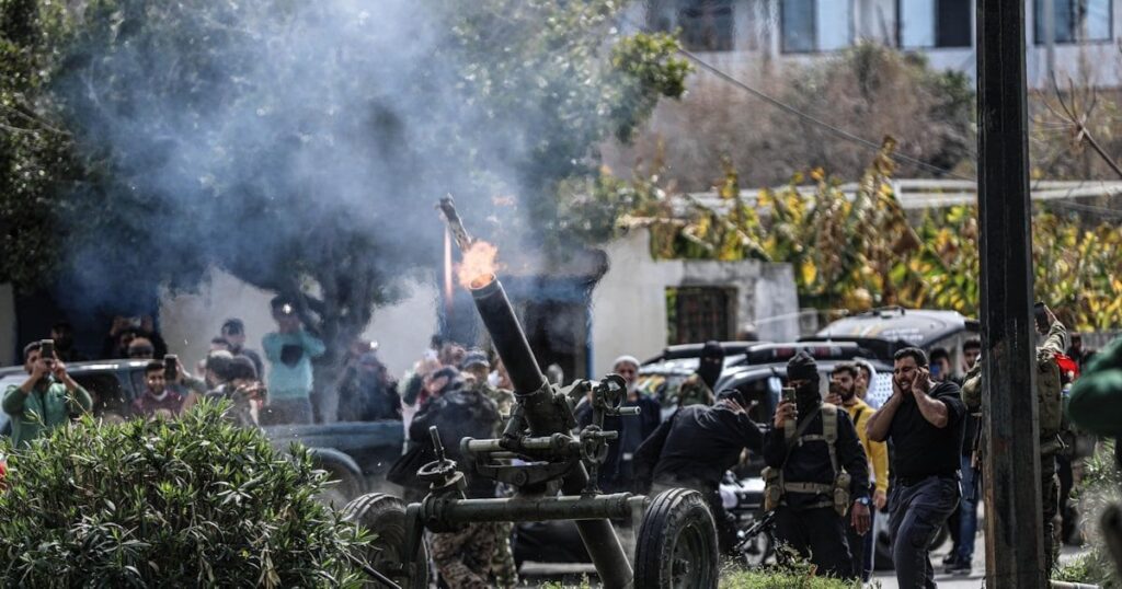シリア300人超死亡 暫定政府がアサド派に報復の疑いも