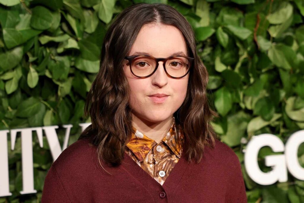 私たちの最後のスター、ベラ・ラムジーは自閉症の診断についてオープンします：「人々が知らない理由はありません」