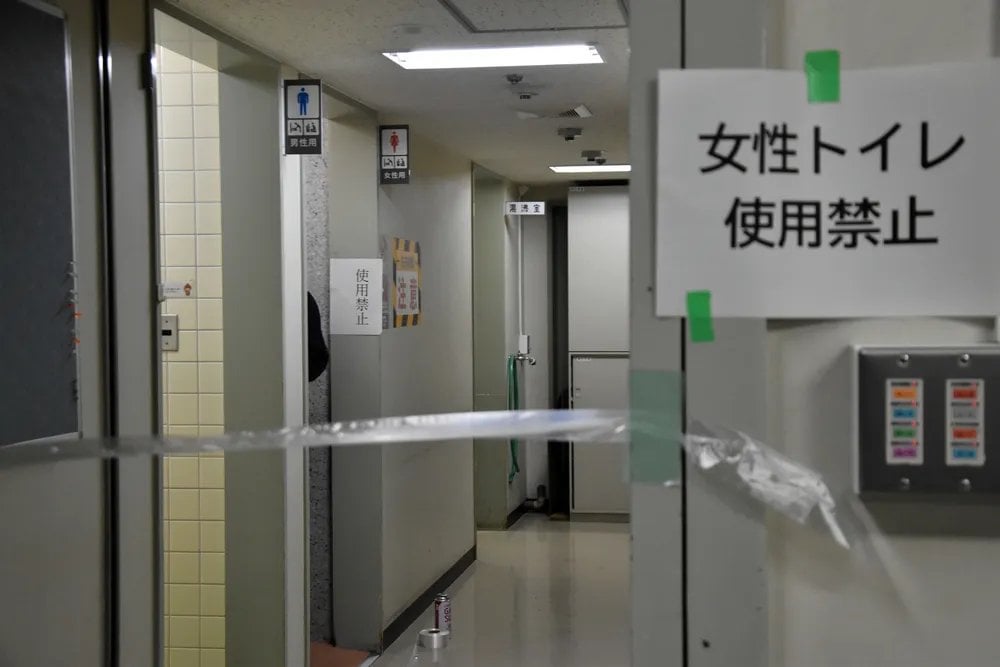 札幌市東区役所の女子トイレで「ガス臭」、市民ら90人が一次避難する。原因は女子トイレ内でのガスパン遊びか？ 10代女性を保護