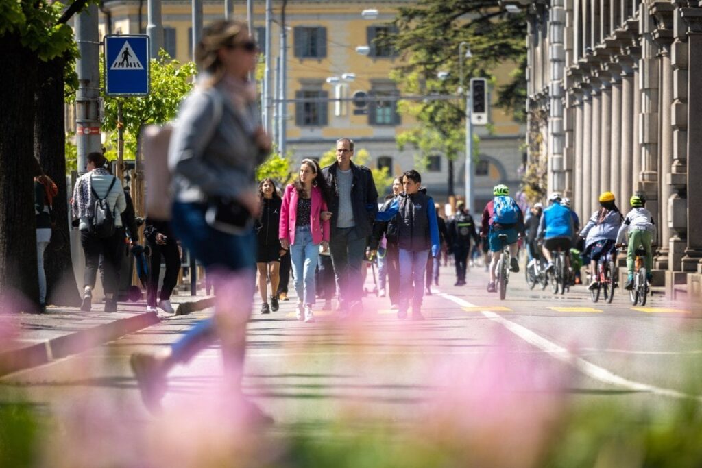 スイス政府は、人口を抑えるためのイニシアチブを拒否します