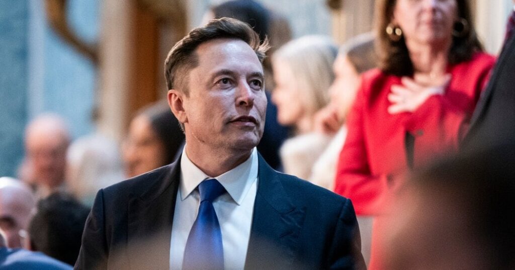 イーロン・マスクが共有し、ジェノサイドのための独裁者を免除する投稿を削除しました