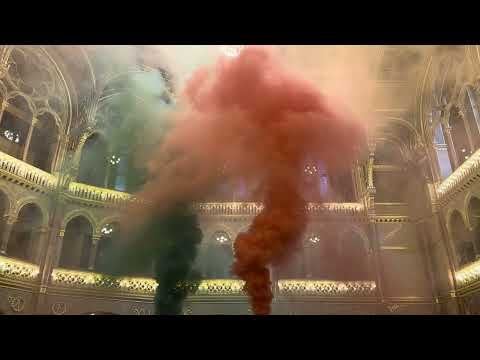 議会の勢いが爆発しました