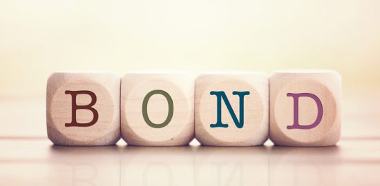 国内債「日銀」に敏感な反応、総裁が首相と会談で売り