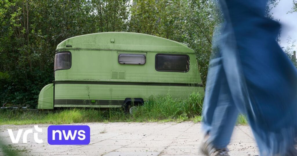 1人に1人の屋根とホームレスの人々が小さなフランドルの自治体に住んでいます：「路上のホームレスの男は氷山の頂点です」