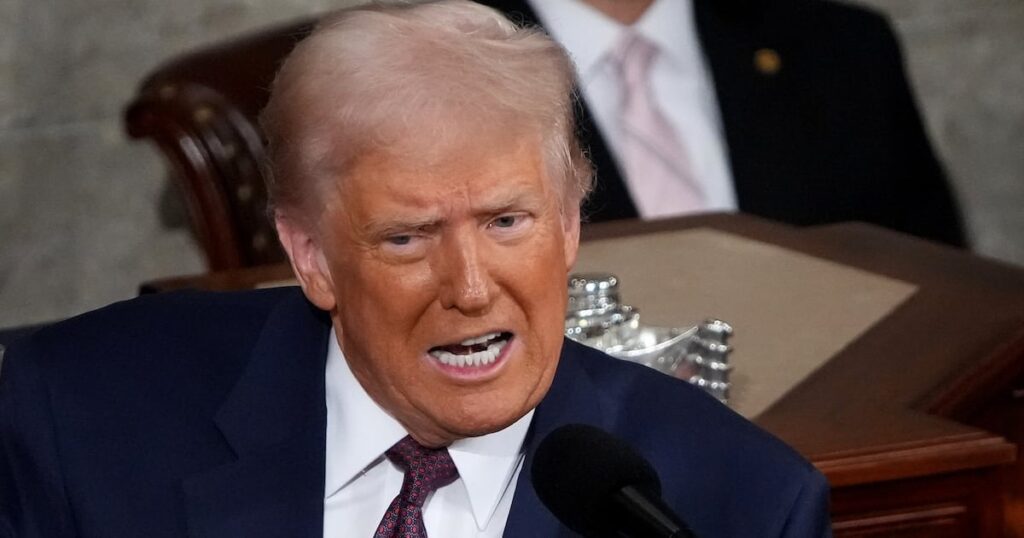トランプはこれまでで最も長い演説への道をs辱し、悩ませます
