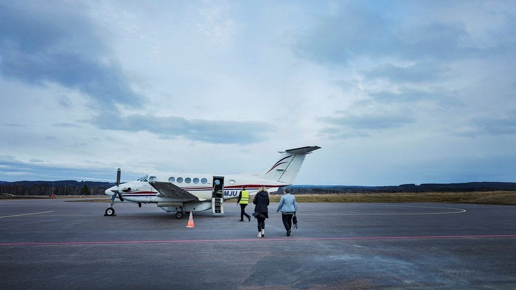 小さな町からの半分の航空機は、納税者の​​数百万人の費用がかかります