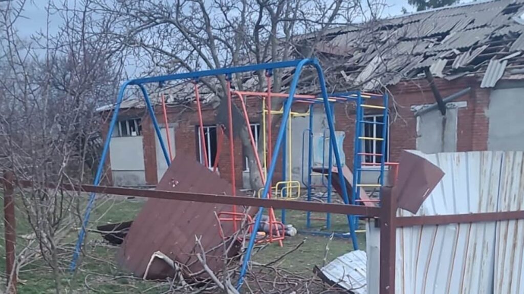 3歳と彼女の母親は、ロシアの遊び場の砲撃で殺されました