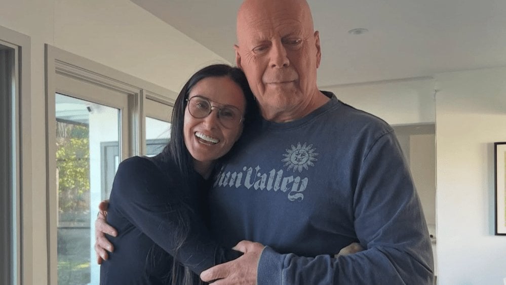 デミ・ムーアは、引退の中で珍しいブルース・ウィリスの写真を投稿します。俳優の家族は彼の70歳の誕生日を祝います：「史上最高の」…「私たちはあなたを愛しています」